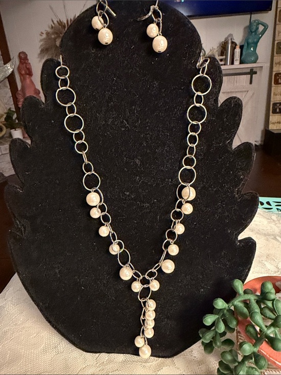 Jewelry - 👑👑👑3 for 12$👑👑👑Pearl Drop Silver Necklace and Earrings Set